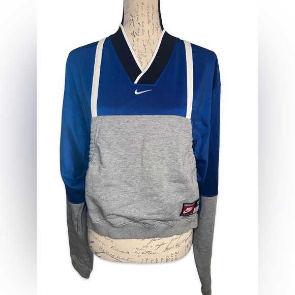 Nike Sweatshirt - Picture 6 of 9